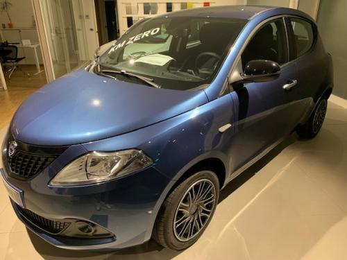 Lancia Ypsilon 1.0 Hybrid Oro (blu elegante)